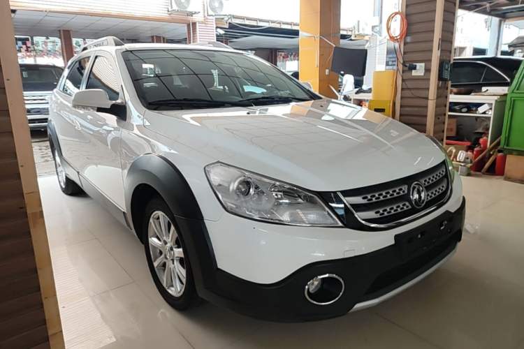 Used Dongfeng Aeolus H30 2012 CROSS 1.6L Automatic Luxury Model Front Right 45 Deg