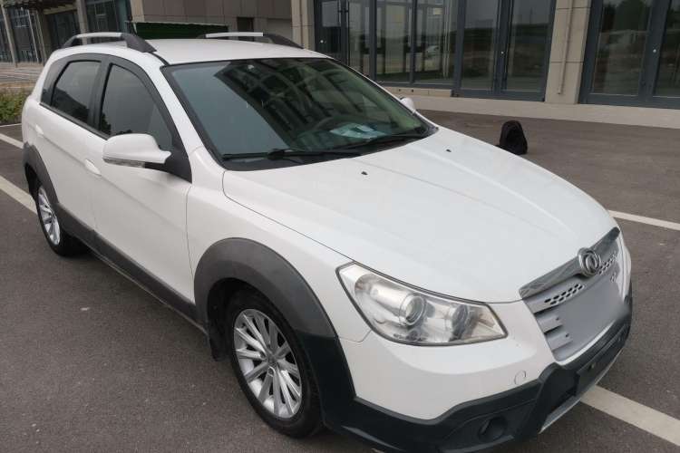 Used Dongfeng Aeolus H30 2012 CROSS 1.6L Manual Luxury Model Front Right 45 Deg