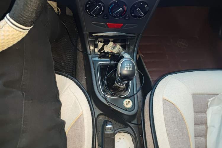 Used Dongfeng Aeolus H30 2012 CROSS 1.6L Manual Luxury Model Gear Lever