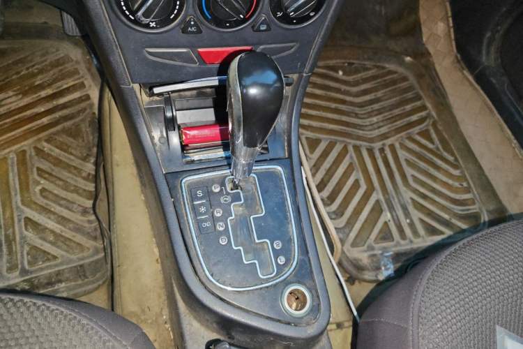 Used Dongfeng Aeolus H30 2012 CROSS 1.6L Automatic Luxury Model Gear Lever