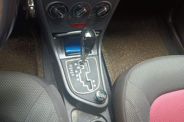 Used Dongfeng Aeolus H30 2012 CROSS 1.6L Automatic Luxury Model Gear Lever