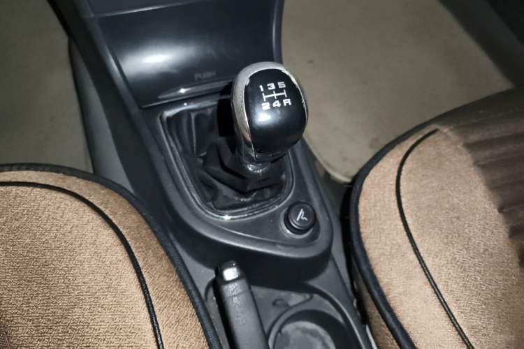 Used Dongfeng Aeolus H30 2012 CROSS 1.6L Manual Luxury Model Gear Lever