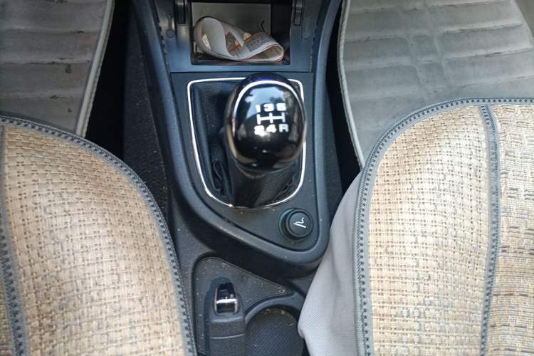 Used Dongfeng Aeolus H30 2012 CROSS 1.6L Manual Zunyi Model Gear Lever