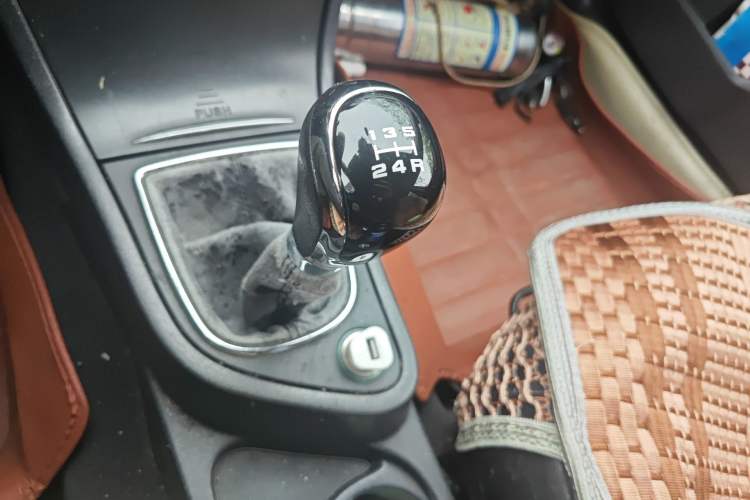Used Dongfeng Aeolus H30 2012 CROSS 1.6L Manual Luxury Model Gear Lever