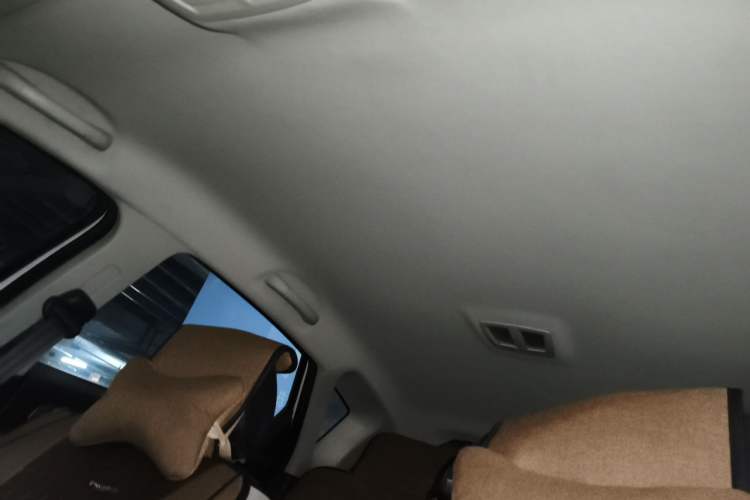 Used Dongfeng Aeolus H30 2012 CROSS 1.6L Manual Luxury Model Headliner