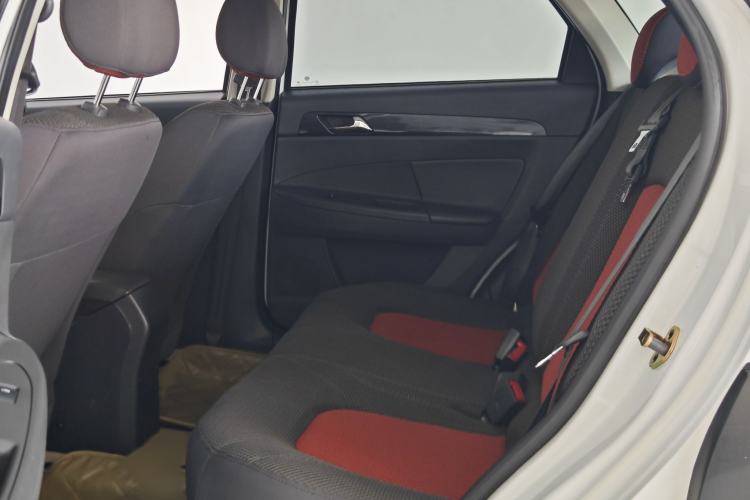 Used Dongfeng Aeolus H30 2012 CROSS 1.6L Automatic Luxury Model Interior 2