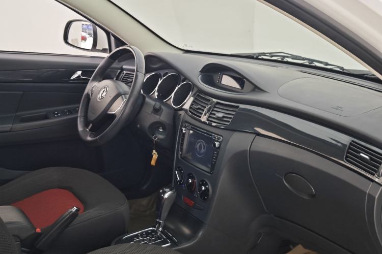 Used Dongfeng Aeolus H30 2012 CROSS 1.6L Automatic Luxury Model Interior 5