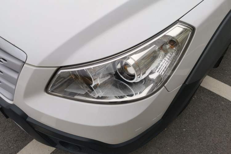 Used Dongfeng Aeolus H30 2012 CROSS 1.6L Manual Luxury Model Left Front Headlight