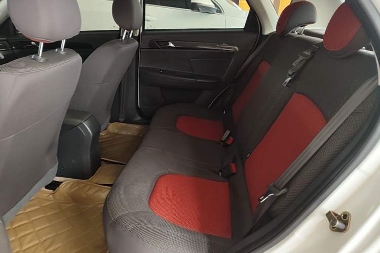 Used Dongfeng Aeolus H30 2012 CROSS 1.6L Automatic Luxury Model Left Rear Seat