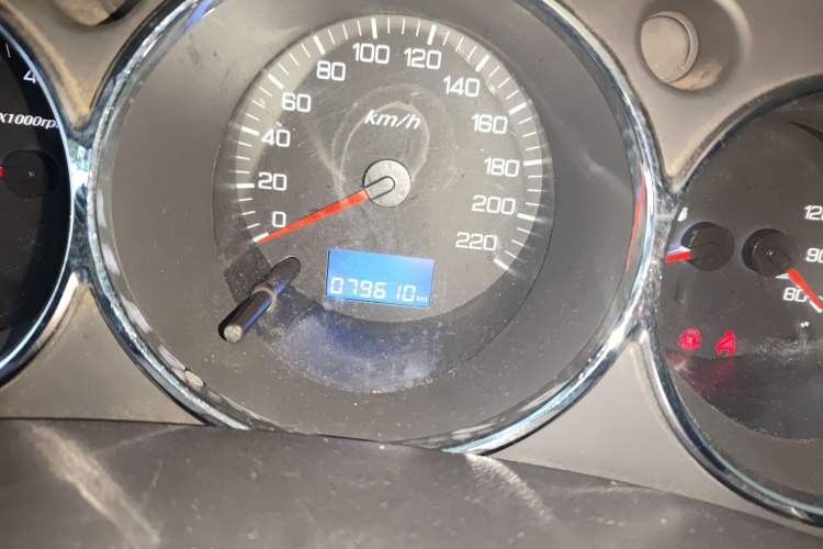 Used Dongfeng Aeolus H30 2012 CROSS 1.6L Manual Luxury Model Odometer Close Up