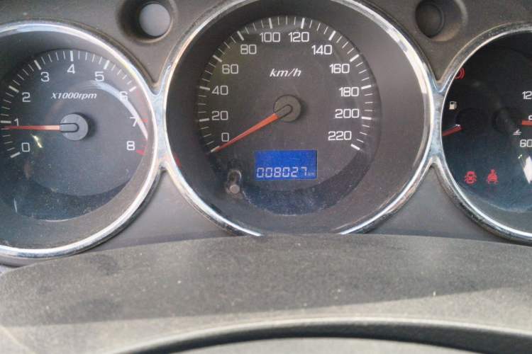Used Dongfeng Aeolus H30 2012 CROSS 1.6L Manual Luxury Model Odometer Close Up