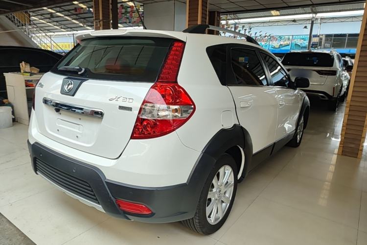 Used Dongfeng Aeolus H30 2012 CROSS 1.6L Automatic Luxury Model Rear Right 45 Deg