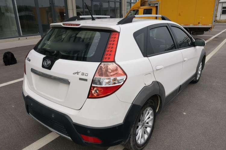 Used Dongfeng Aeolus H30 2012 CROSS 1.6L Manual Luxury Model Rear Right 45 Deg