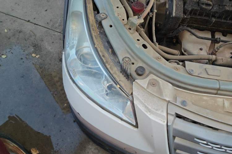 Used Dongfeng Aeolus H30 2012 CROSS 1.6L Automatic Luxury Model Right Front Headlight