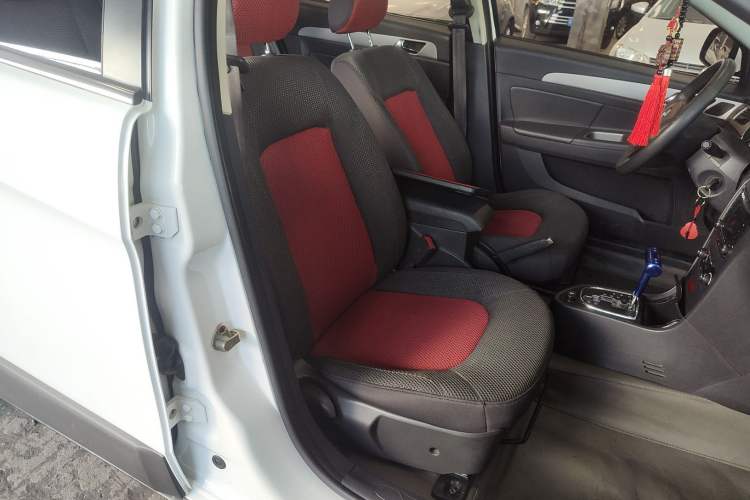 Used Dongfeng Aeolus H30 2012 CROSS 1.6L Automatic Zunyi Model Right Front Seat