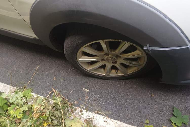 Used Dongfeng Aeolus H30 2012 CROSS 1.6L Automatic Luxury Model Right Front Wheel Hub