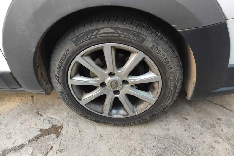 Used Dongfeng Aeolus H30 2012 CROSS 1.6L Automatic Zunyi Model Right Front Wheel Hub