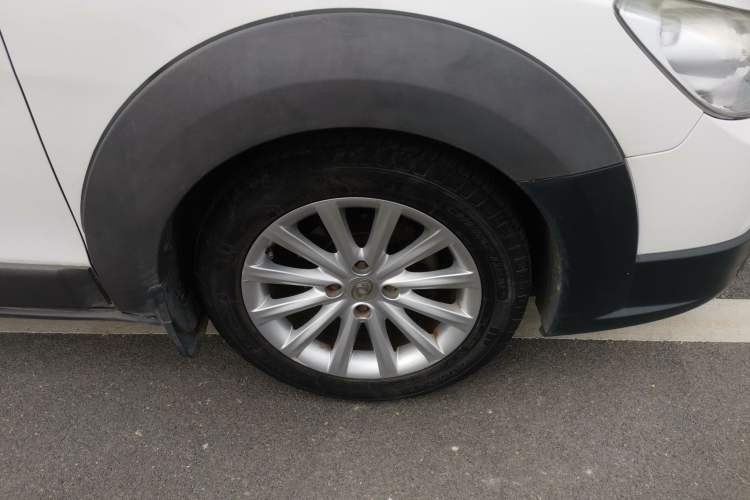 Used Dongfeng Aeolus H30 2012 CROSS 1.6L Manual Luxury Model Right Front Wheel Hub