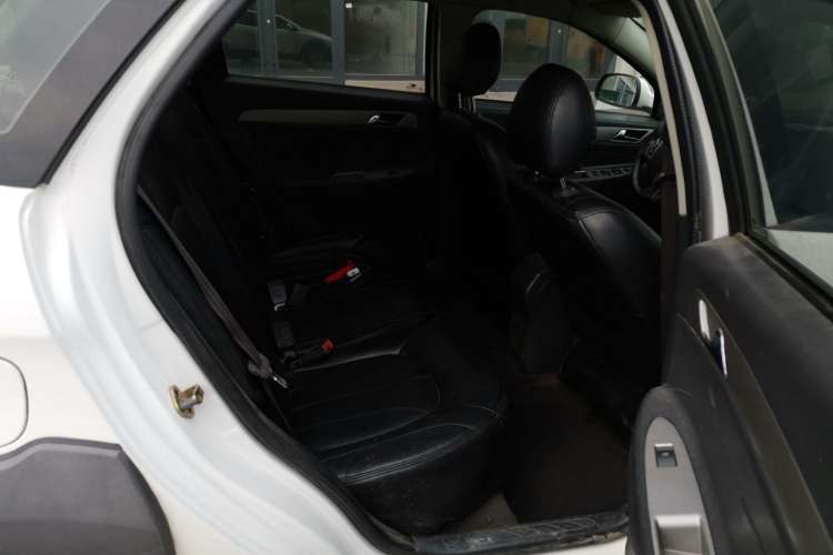 Used Dongfeng Aeolus H30 2012 CROSS 1.6L Manual Luxury Model Right Rear Seat
