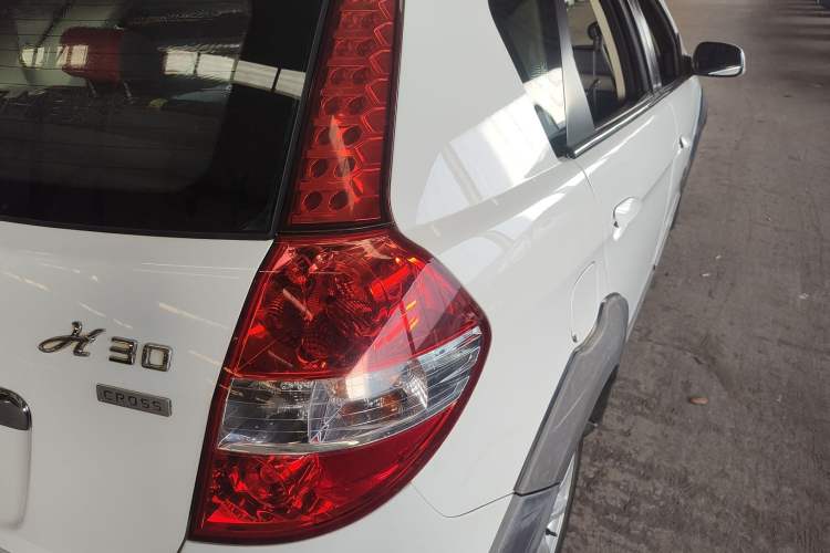 Used Dongfeng Aeolus H30 2012 CROSS 1.6L Automatic Zunyi Model Right Rear Taillight