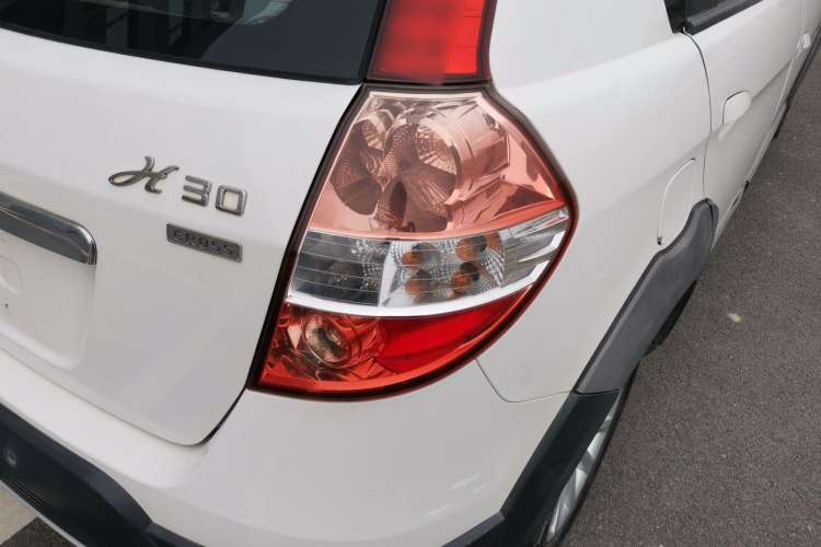 Used Dongfeng Aeolus H30 2012 CROSS 1.6L Manual Luxury Model Right Rear Taillight