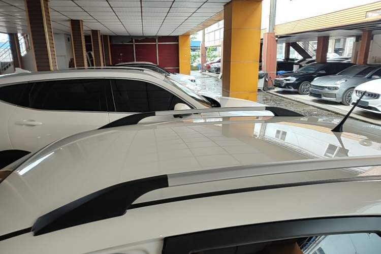 Used Dongfeng Aeolus H30 2012 CROSS 1.6L Automatic Luxury Model Roof