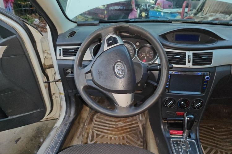 Used Dongfeng Aeolus H30 2012 CROSS 1.6L Automatic Luxury Model Steering Wheel