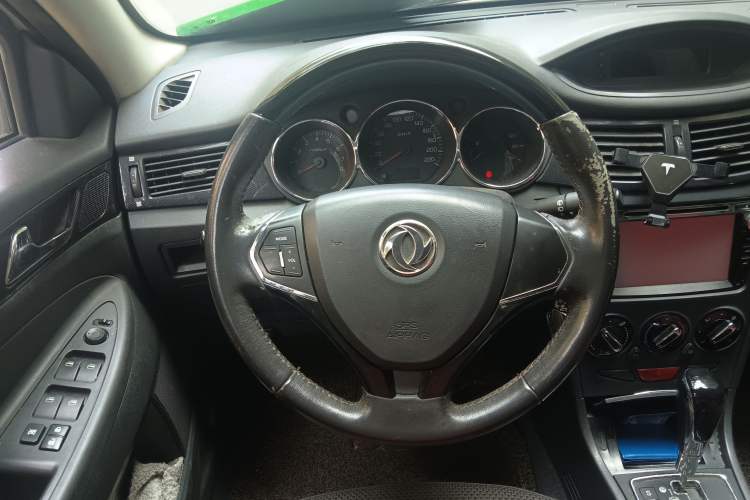 Used Dongfeng Aeolus H30 2012 CROSS 1.6L Automatic Luxury Model Steering Wheel