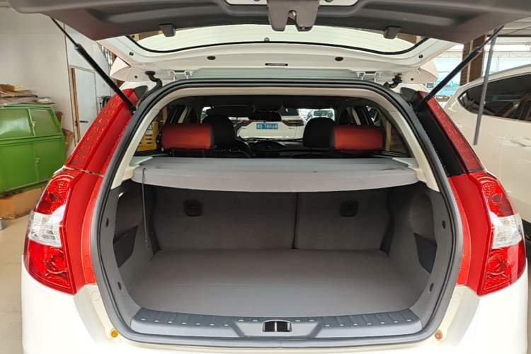 Used Dongfeng Aeolus H30 2012 CROSS 1.6L Automatic Luxury Model Trunk