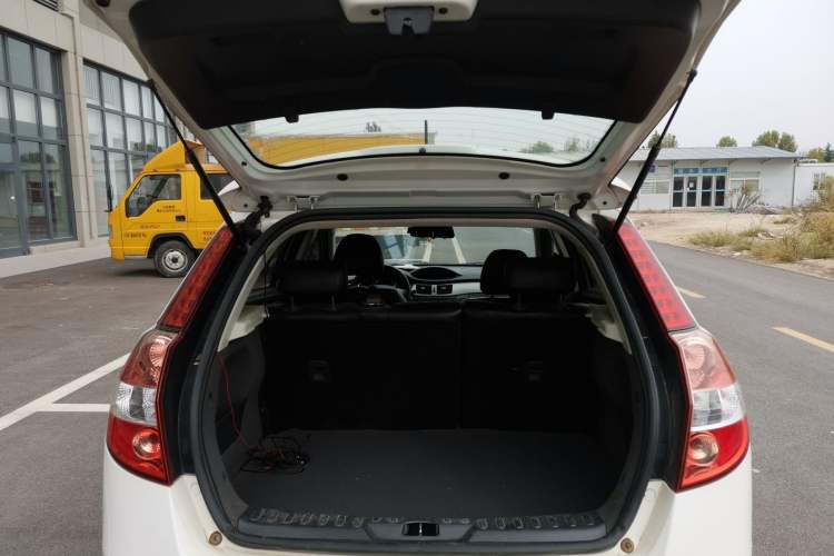 Used Dongfeng Aeolus H30 2012 CROSS 1.6L Manual Luxury Model Trunk