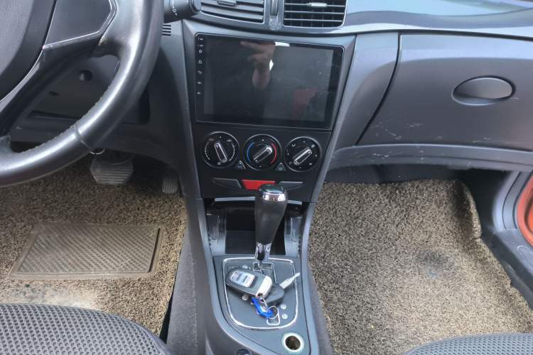 Used Dongfeng Aeolus H30 2012 CROSS 1.6L Automatic Luxury Model Audio And AC Panel