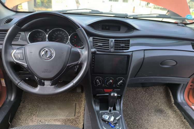 Used Dongfeng Aeolus H30 2012 CROSS 1.6L Automatic Luxury Model Center Console