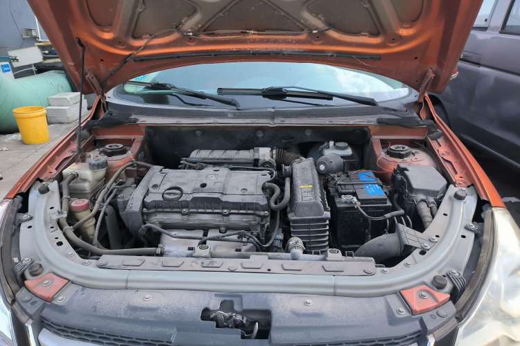 Used Dongfeng Aeolus H30 2012 CROSS 1.6L Automatic Luxury Model Engine Bay