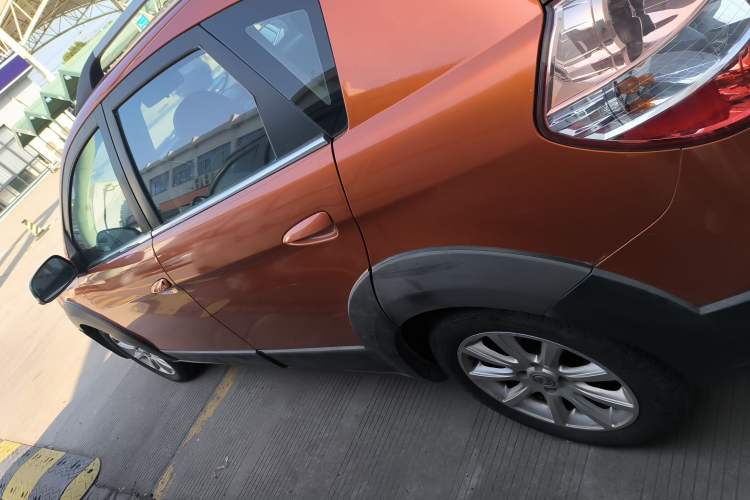 Used Dongfeng Aeolus H30 2012 CROSS 1.6L Automatic Luxury Model Left Side