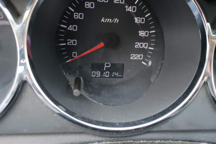 Used Dongfeng Aeolus H30 2012 CROSS 1.6L Automatic Luxury Model Odometer Close Up