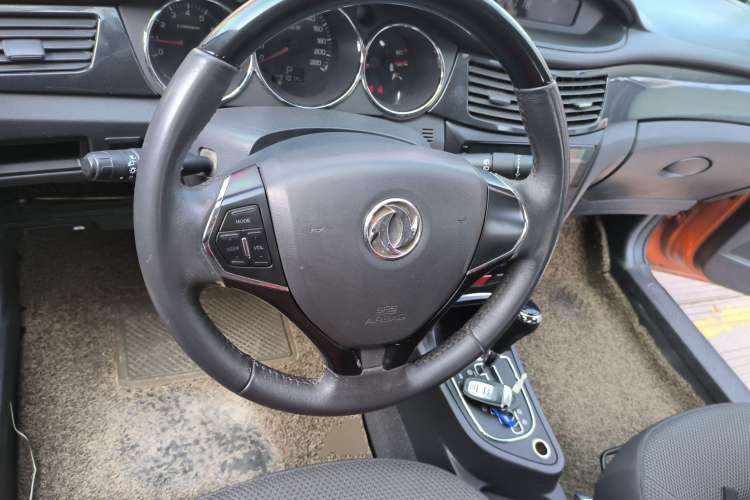 Used Dongfeng Aeolus H30 2012 CROSS 1.6L Automatic Luxury Model Steering Wheel
