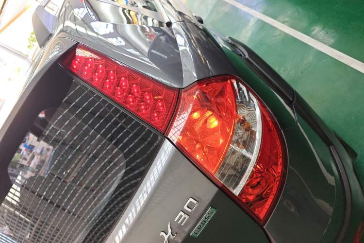 Used Dongfeng Aeolus H30 2013 CROSS 1.6L Manual Zunyi Model Right Rear Taillight
