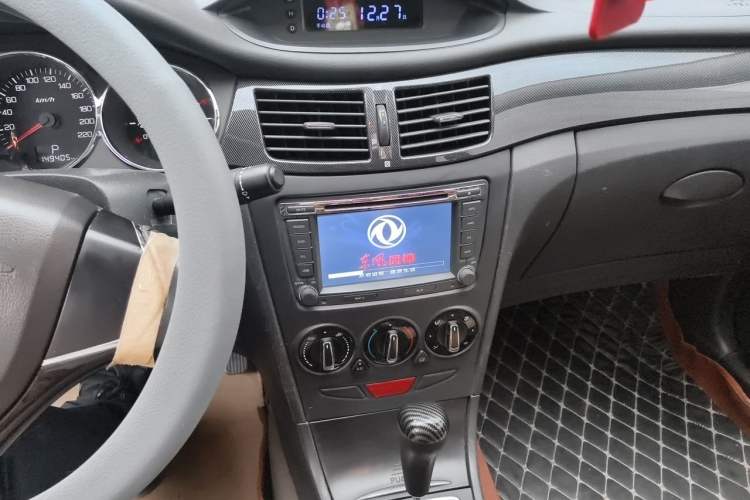 Used Dongfeng Aeolus H30 2013 CROSS 1.5L Automatic Luxury Model Audio And AC Panel
