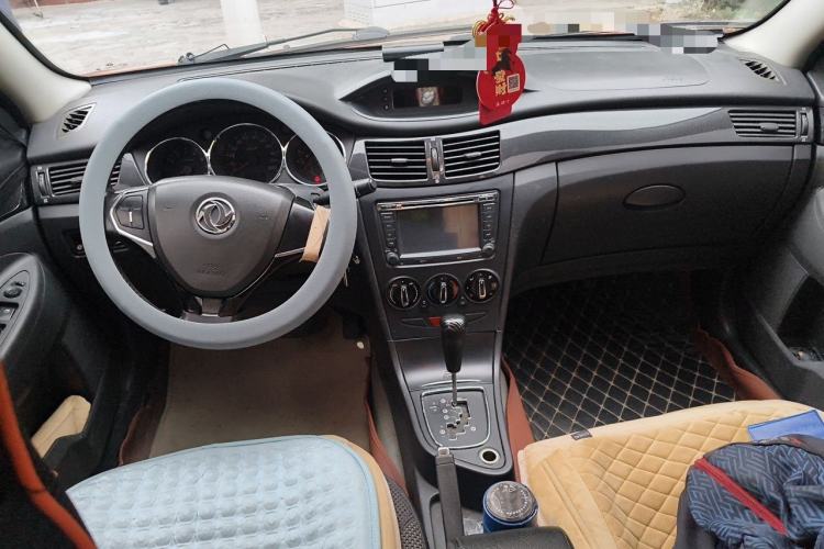 Used Dongfeng Aeolus H30 2013 CROSS 1.5L Automatic Luxury Model Center Console