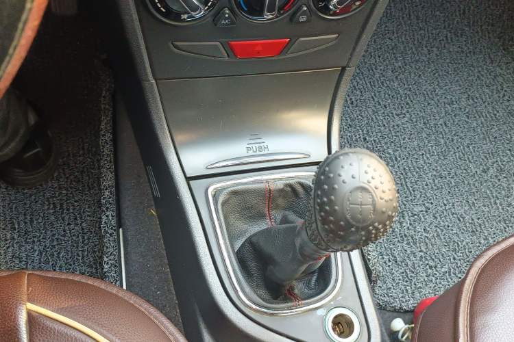 Used Dongfeng Aeolus H30 2013 CROSS 1.5L Manual Luxury Model Gear Lever
