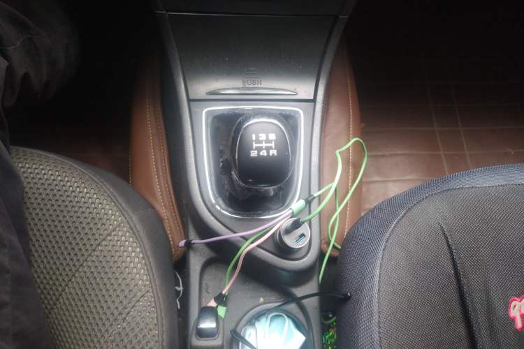 Used Dongfeng Aeolus H30 2013 CROSS 1.5L Manual Luxury Model Gear Lever