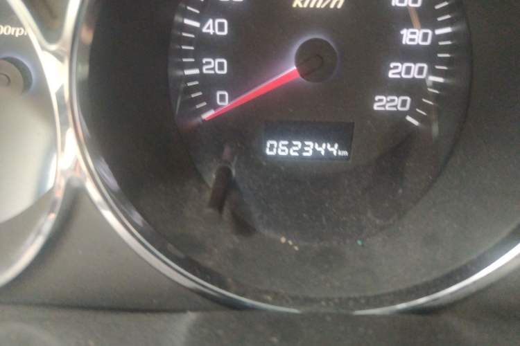 Used Dongfeng Aeolus H30 2013 CROSS 1.5L Manual Luxury Model Odometer Close Up
