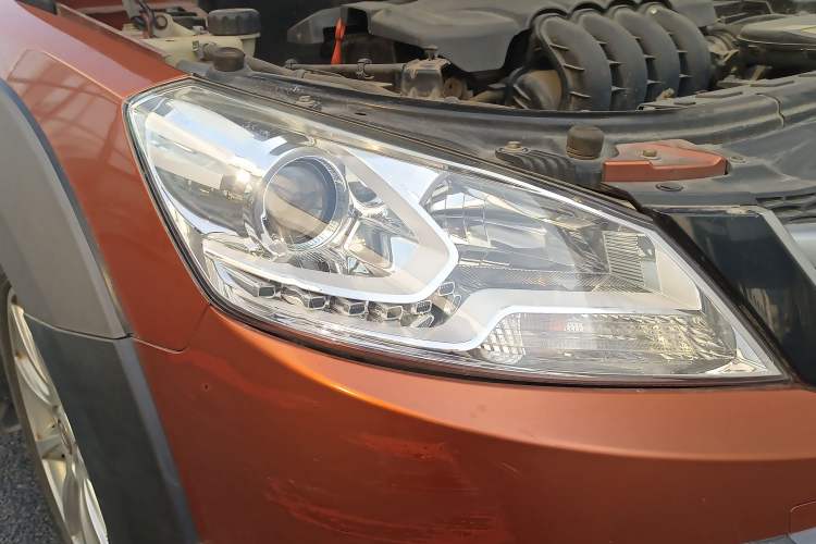 Used Dongfeng Aeolus H30 2013 CROSS 1.5L Manual Luxury Model Right Front Headlight