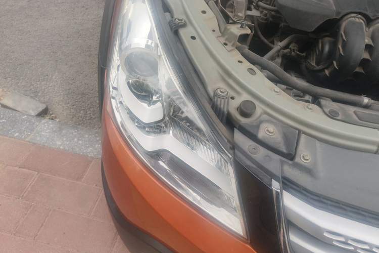 Used Dongfeng Aeolus H30 2013 CROSS 1.5L Automatic Luxury Model Right Front Headlight