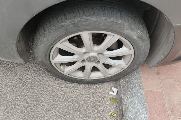Used Dongfeng Aeolus H30 2013 CROSS 1.5L Automatic Luxury Model Right Front Wheel Hub