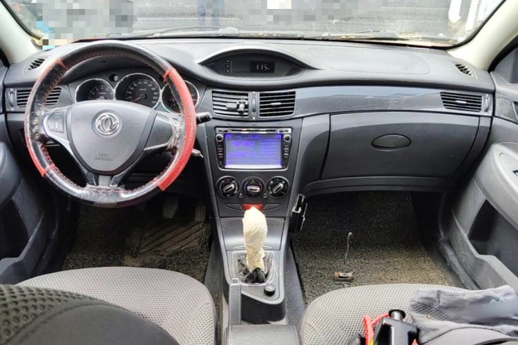 Used Dongfeng Aeolus H30 2013 CROSS 1.5L Manual Luxury Model Center Console