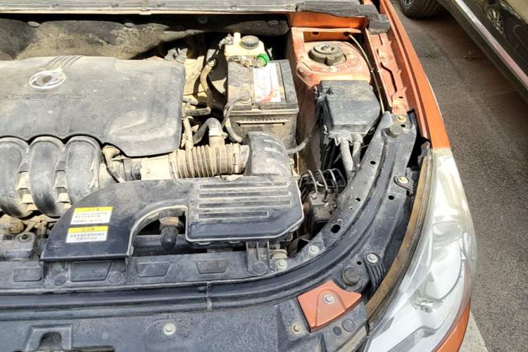 Used Dongfeng Aeolus H30 2013 CROSS 1.5L Manual Luxury Model Engine Bay Left