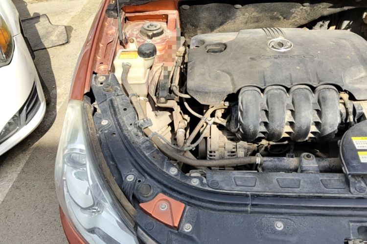 Used Dongfeng Aeolus H30 2013 CROSS 1.5L Manual Luxury Model Engine Bay Right