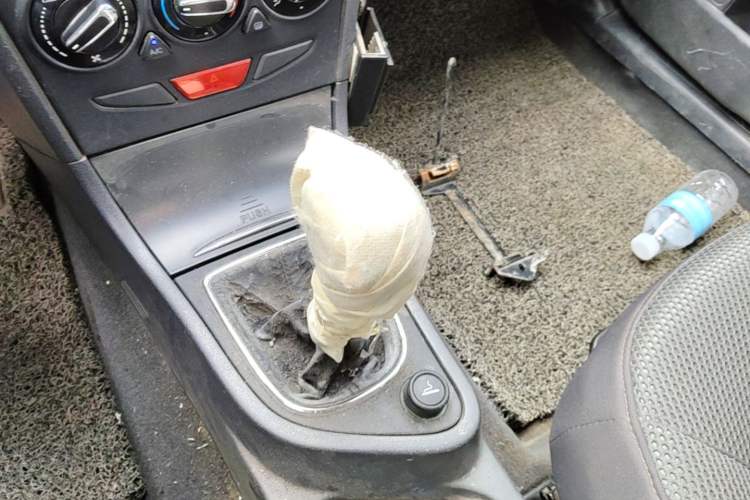 Used Dongfeng Aeolus H30 2013 CROSS 1.5L Manual Luxury Model Gear Lever