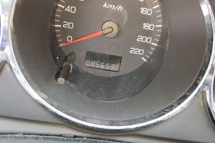 Used Dongfeng Aeolus H30 2013 CROSS 1.5L Manual Luxury Model Odometer Close Up